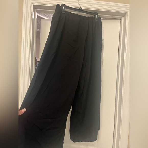 Super pretty capris pants. Never worn - Picture 2 of 5